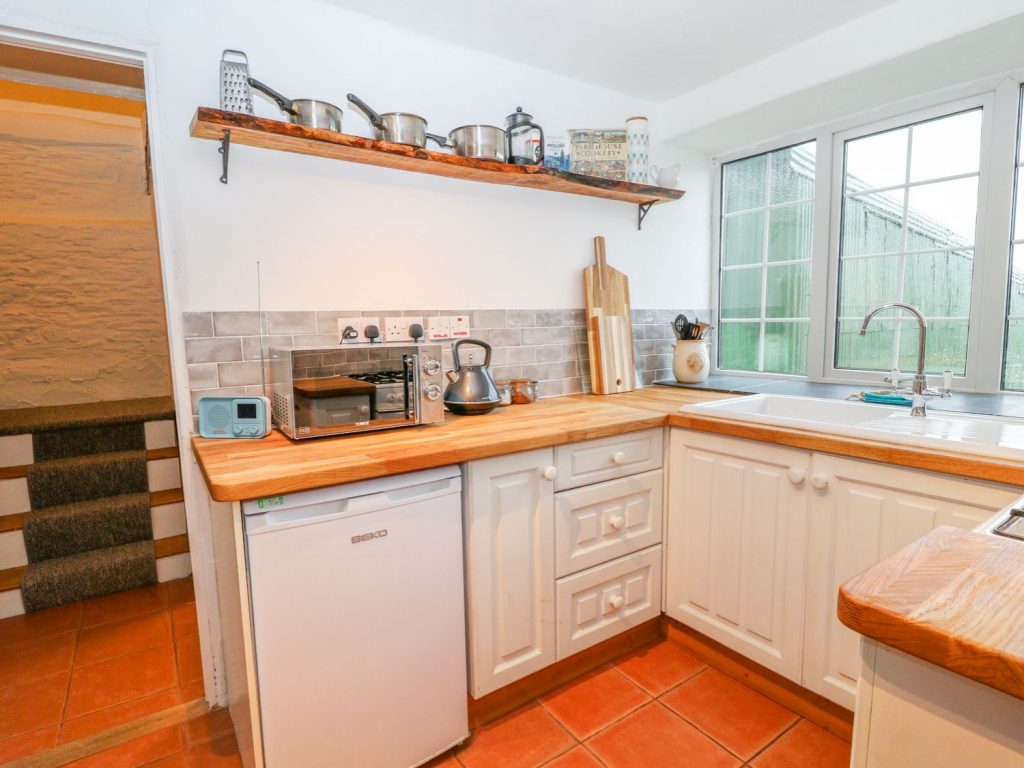 Classic Cornish Cottage Kitchen Summercourt